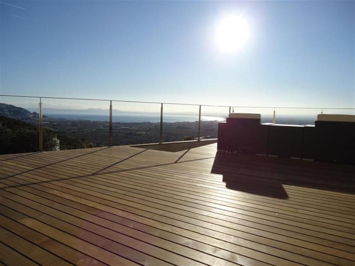 Villa Casa Blanca-fantastic With Salt Water Infinity Pool And Huge Deck Area