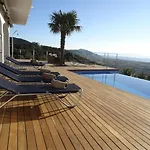 Casa Blanca-Fantastic Villa With Salt Water Infinity Pool And Huge Deck Area