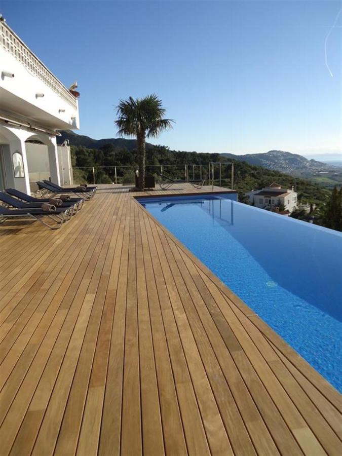 Villa Casa Blanca-fantastic With Salt Water Infinity Pool And Huge Deck Area *